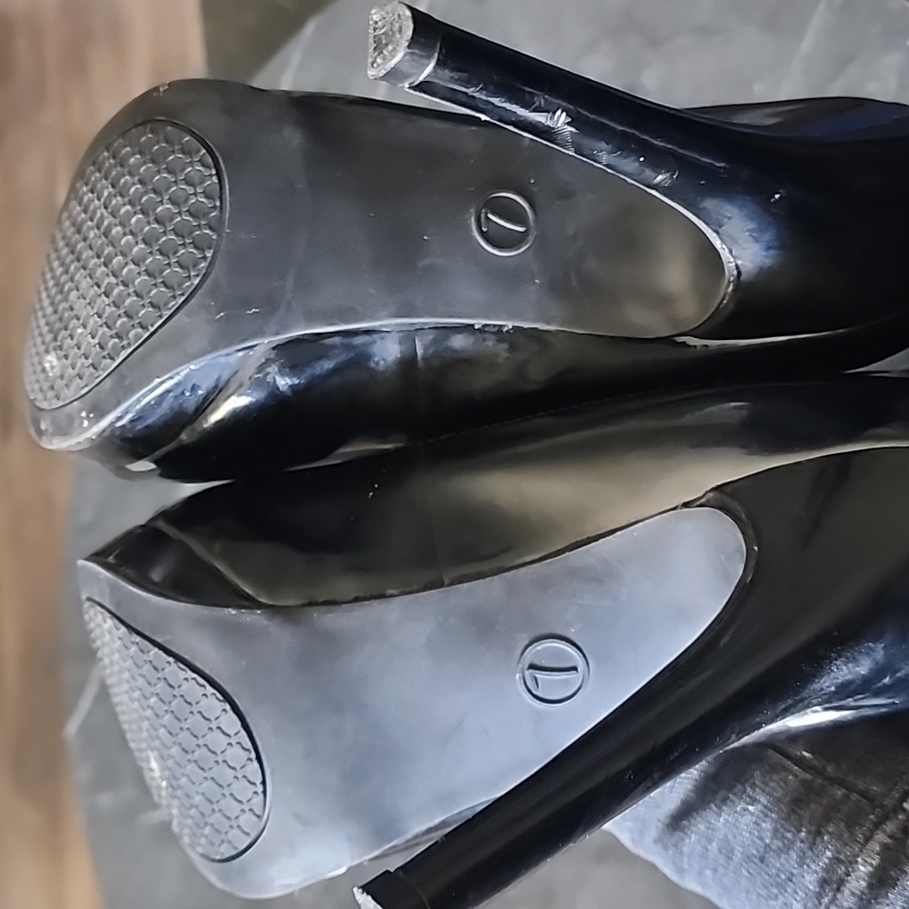 Pumps - Picture 3 of 4